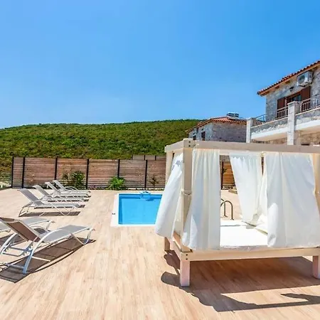 Villa Koroni Sleeps 5 Pool Air Con Wifi Orthoniaí