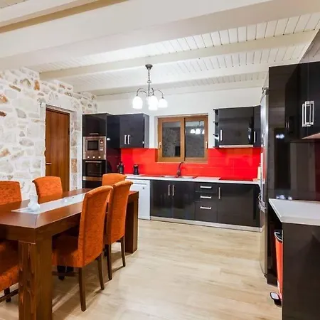 Koroni Sleeps 5 Pool Air Con Wifi