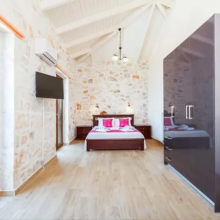 Koroni Sleeps 5 Pool Air Con Wifi Villa Orthoniaí