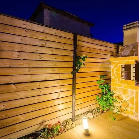 Koroni Sleeps 5 Pool Air Con Wifi