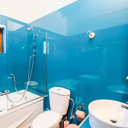 Koroni Sleeps 5 Pool Air Con Wifi *